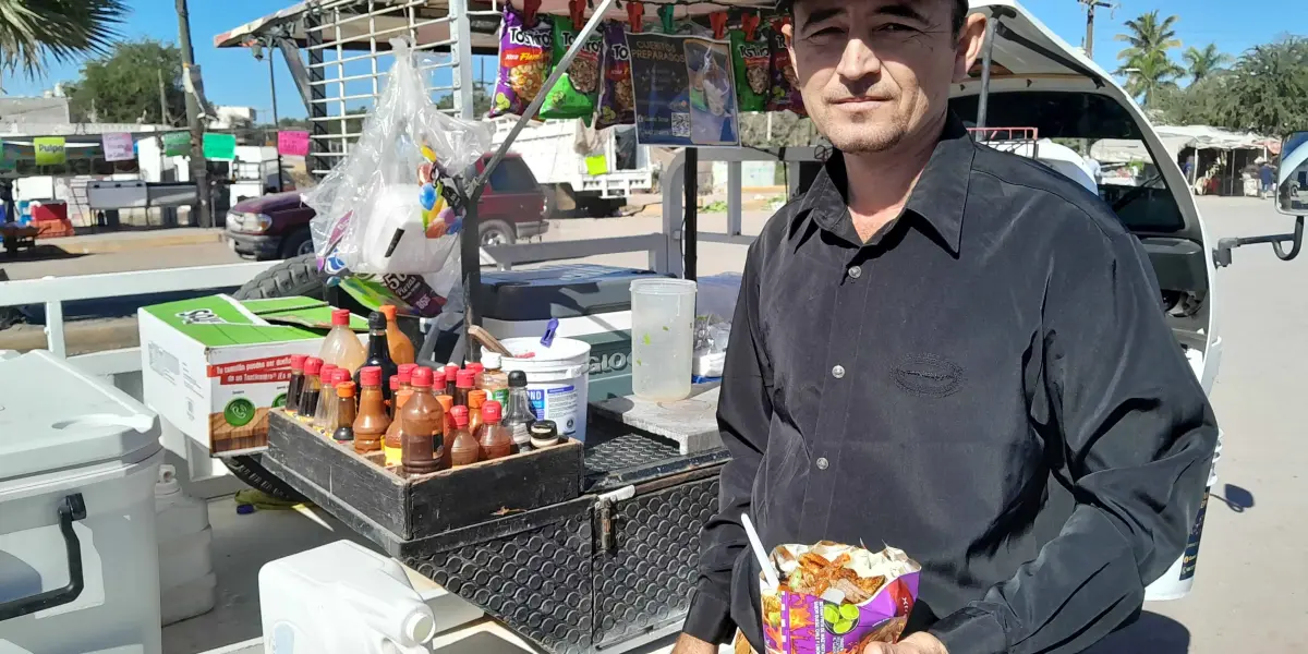 Con sus cueritos preparados el Gallo Sosa sacia el antojo de los villajuarences