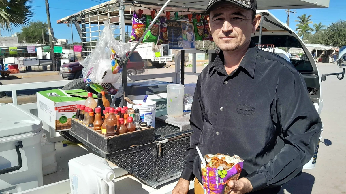 Con sus cueritos preparados el Gallo Sosa sacia el antojo de los villajuarences