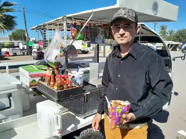 El Gallo Sosa con el sabor de los cueritos preparados conquista Villa Juárez