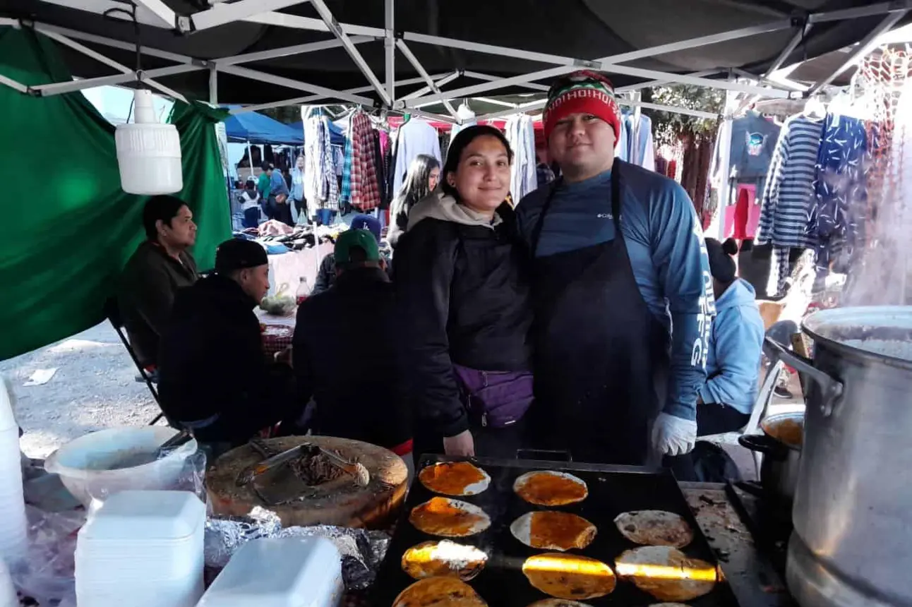 El sabor crujiente de las quesabirrias en Villa Juárez deleita en el tianguis de Villa Juárez