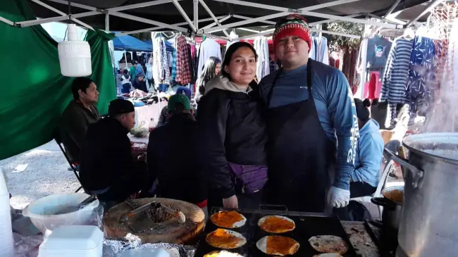 El sabor crujiente de las quesabirrias en Villa Juárez deleita en el tianguis de Villa Juárez