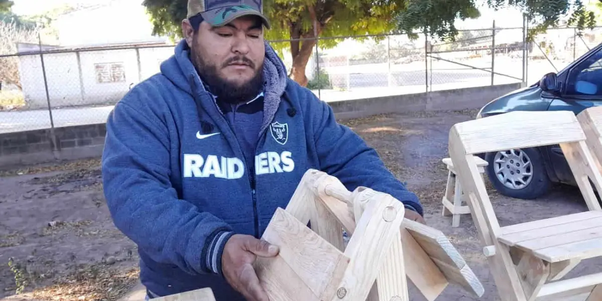 Jesús Ramón Romero fabrica muebles rústicos en Campo Cuba, Culiacán