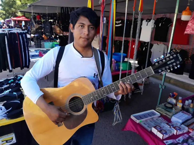 Daniel Cruz, cantante tianguis Villa Juárez