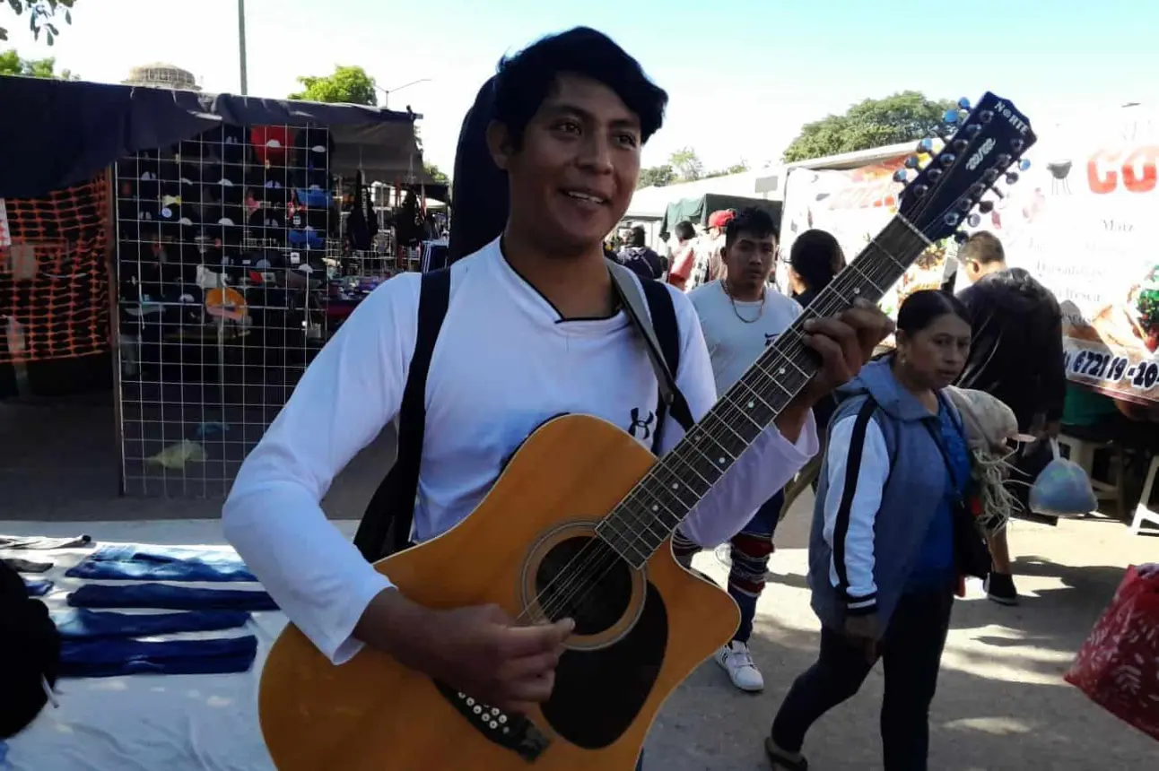 Daniel Cruz le pone ritmo y alegría al Tianguis de Villa Juárez