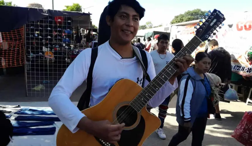 Daniel Cruz le pone ritmo y alegría al Tianguis de Villa Juárez