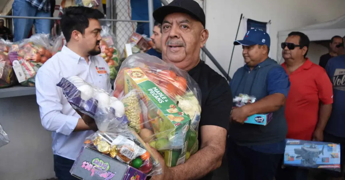 “Vamos por Culiacán” realiza segunda entrega de apoyo alimentario a músicos y meseros