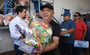 “Vamos por Culiacán” realiza segunda entrega de apoyo alimentario a músicos y meseros