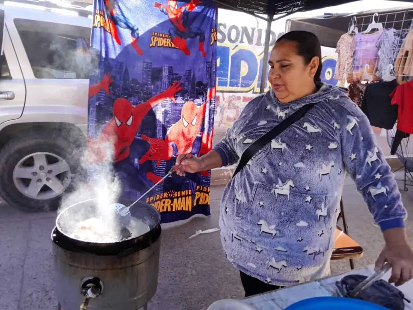 Gorditas y atole en tianguis