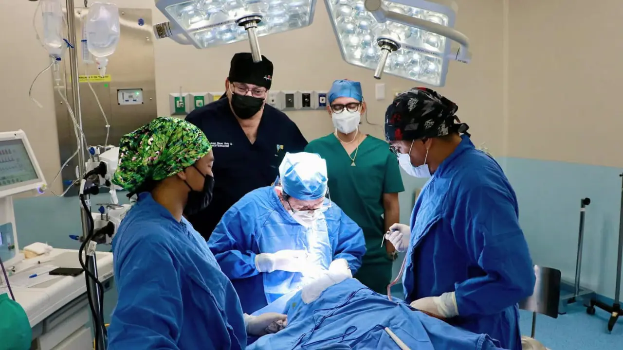 El Hospital Pediátrico de Sinaloa, con la inauguración de dos quirófanos de última tecnología, continúa su labor de transformar vidas, ofreciendo intervenciones más seguras y eficientes para los niños.
