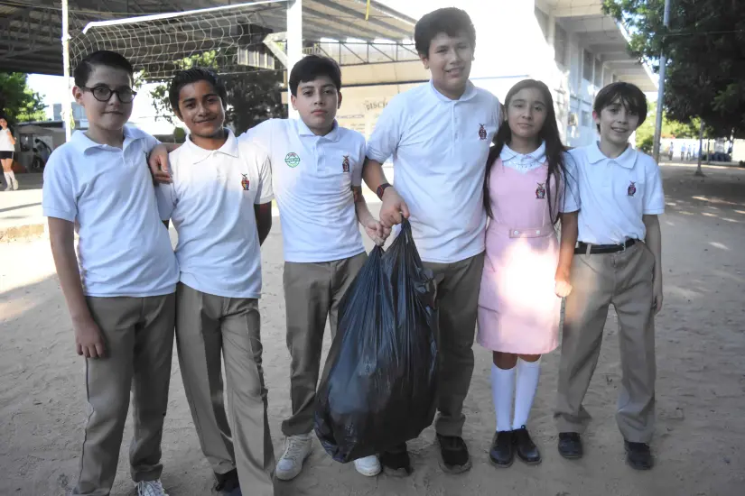 Con esta jornada de limpieza, los jóvenes demostraron su compromiso con el medio ambiente.