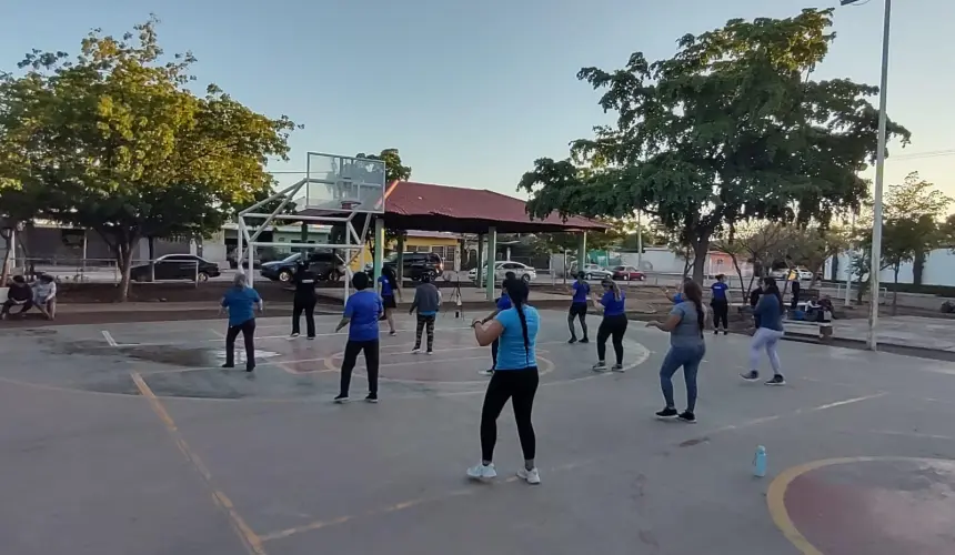 El parque de la colonia 21 de Marzo, ubicado al sur de Culiacán, ha sido un espacio de recreación y encuentro comunitario desde 1974. Foto: Juan Madrigal