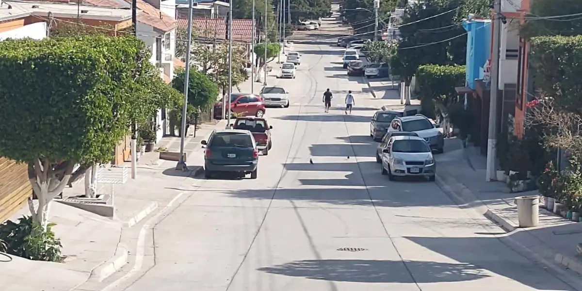 La pavimentación de la calle Presidente Valentín Canalizo  en la colonia Lázaro Cárdenas demuestra cómo las obras de infraestructura mejoran tanto la funcionalidad como el bienestar y la seguridad de una comunidad. Foto: Juan Madrigal