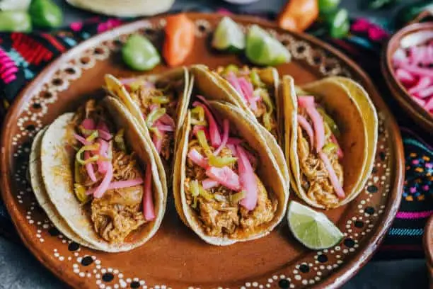 Descubre cómo preparar la cochinita pibil. Foto: iStock. 