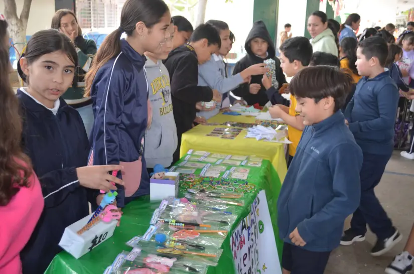 Estudiantes de la primaria Juan Rulfo en Culiacán juegan a emprender