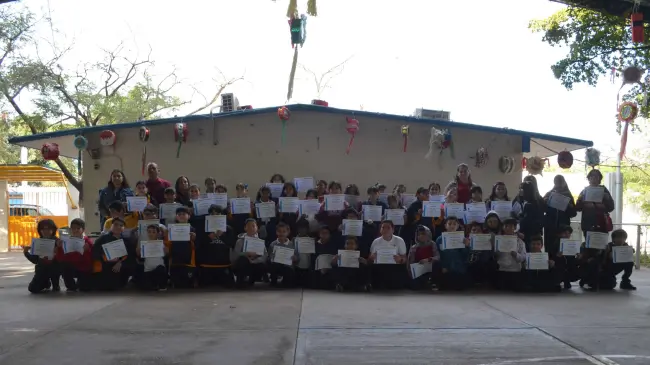 Niños y niñas de la primaria Juan Rulfo vivieron una experiencia única al poner en práctica sus ideas de negocio en el evento “Jugamos a Emprender”. Foto: Juan Madrigal