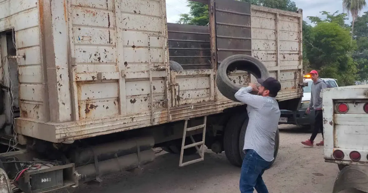 Vecinos de La Costera en Culiacán se suman a la Campaña de Descacharrización