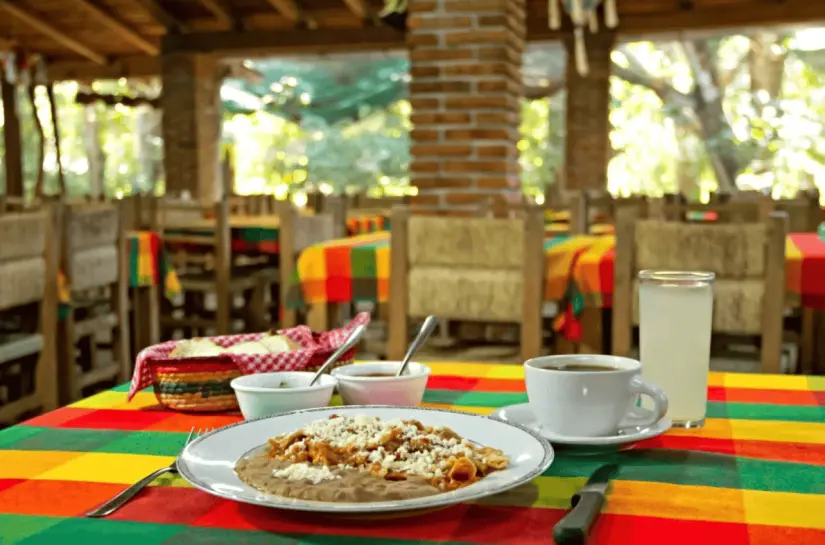 La gastronomía es una de las mejores experiencias que viven los turistas en Sushitlán. Foto: México Desconocido.