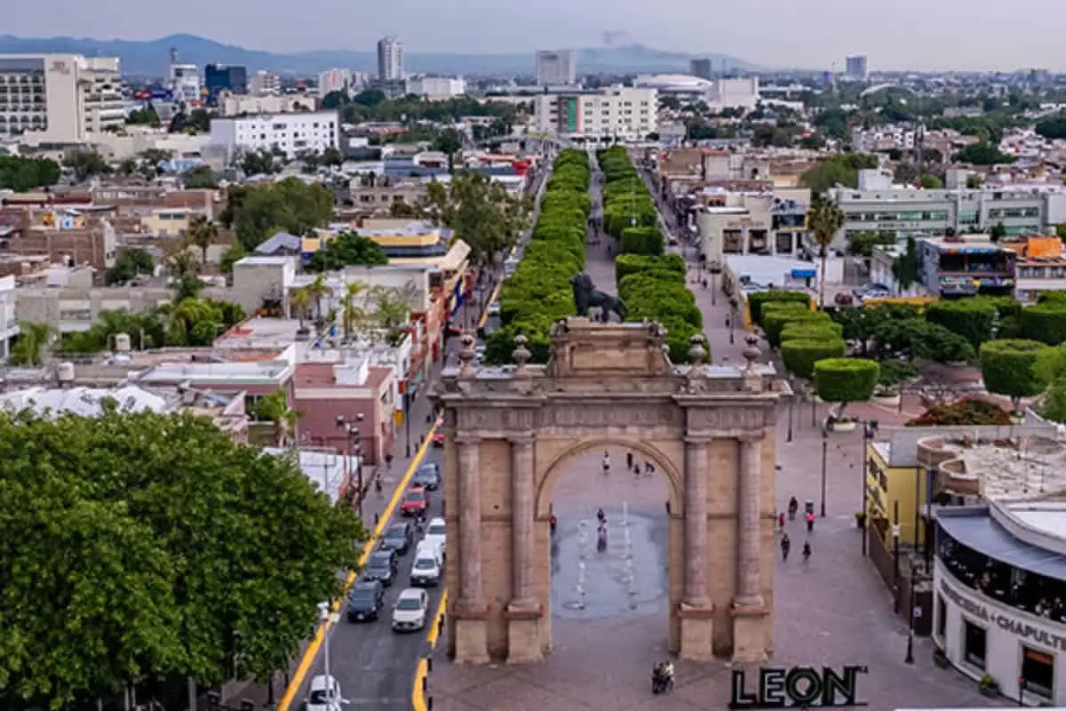 No te puedes perder el ícono de la ciudad de León, el Arco de la Calzada