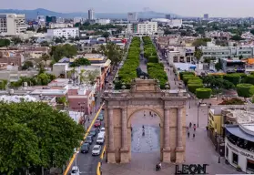 No te puedes perder el ícono de la ciudad de León, el Arco de la Calzada