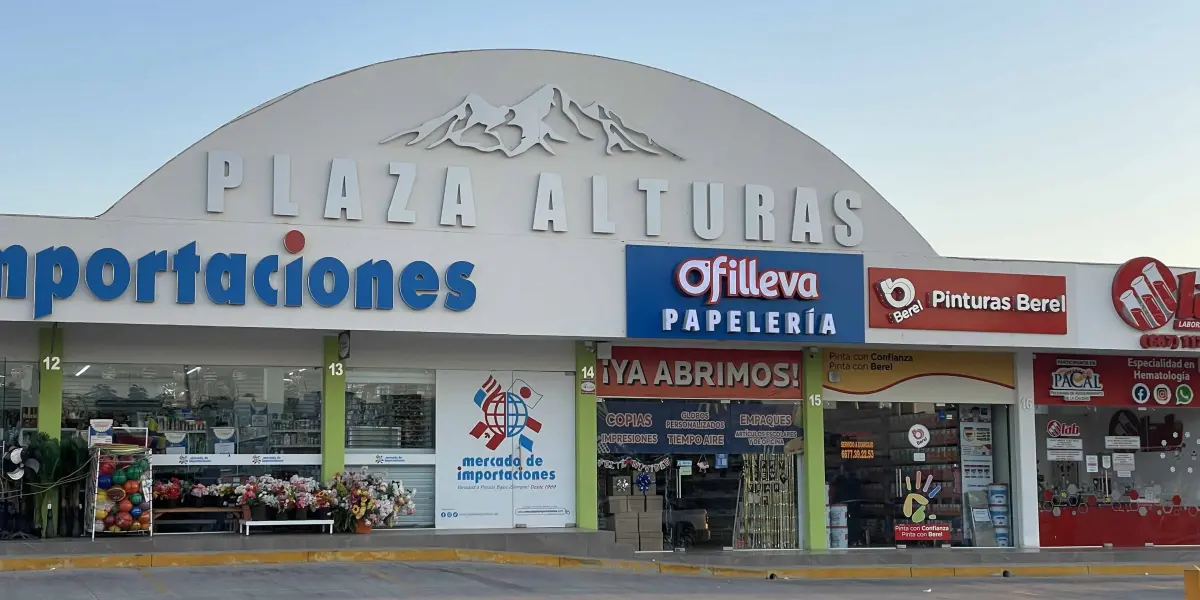 Las plazas comerciales en Alturas del Sur, han tomado un auge económico muy importante para los habitantes del sector. Foto: Lino Ceballos.