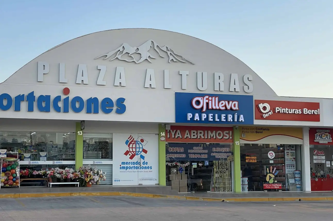 Las plazas comerciales en Alturas del Sur, han tomado un auge económico muy importante para los habitantes del sector. Foto: Lino Ceballos.