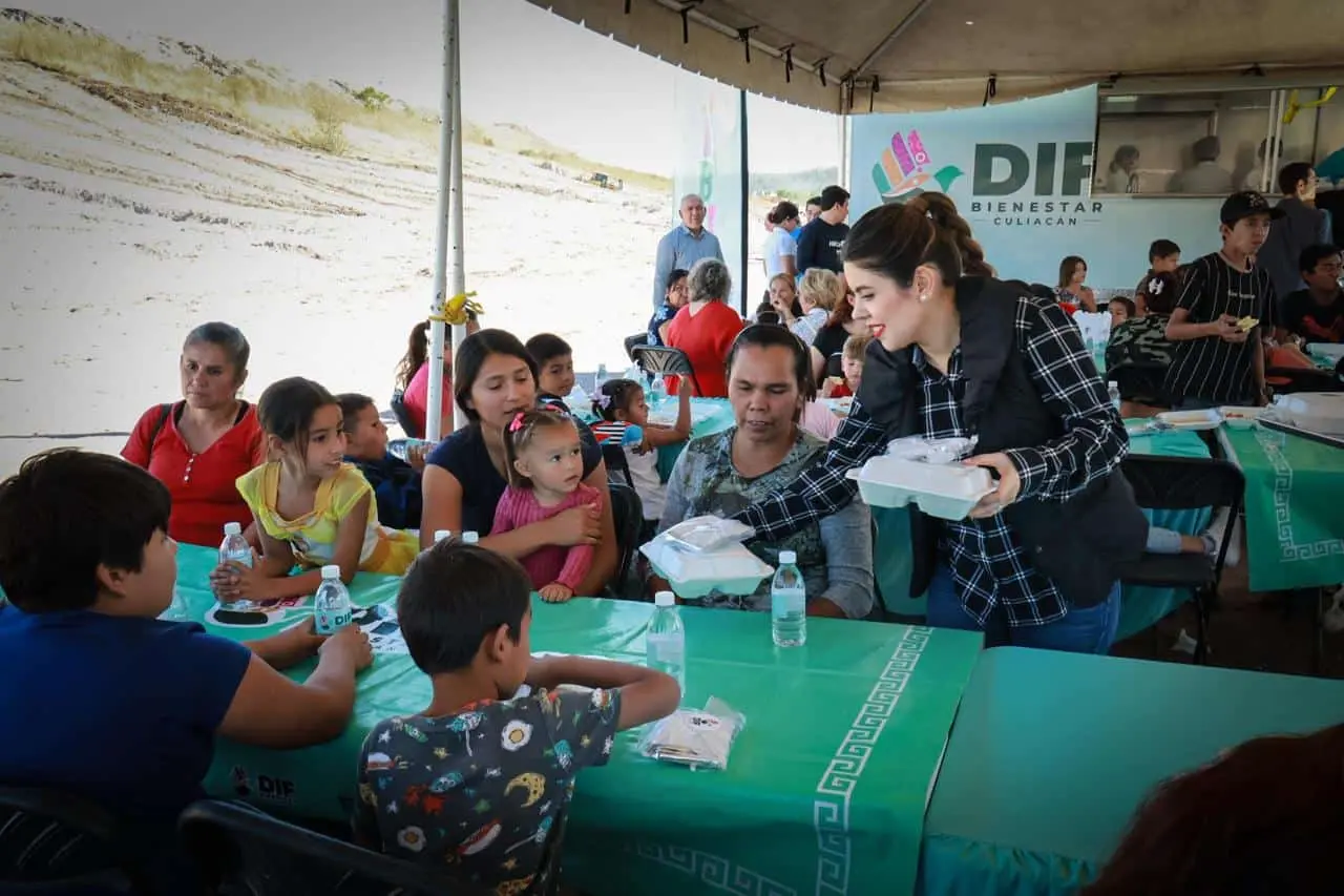 DIF Culiacán atiende a 250 familias con su cocina móvil en la colonia Ampliación Bicentenario en Culiacán.