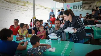 Alajibua del DIF Culiacán lleva alimento caliente a la colonia Bicentenario