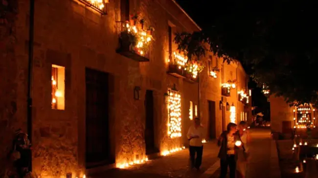 La Fiesta de Las Velas es una de las celebraciones más esperadas por los turistas que visitan Cosalá. Foto: Cortesía.