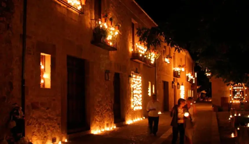 La Fiesta de Las Velas es una de las celebraciones más esperadas por los turistas que visitan Cosalá. Foto: Cortesía.