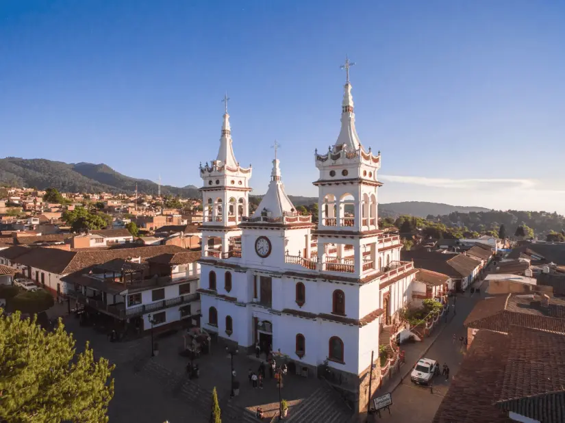 Parroquia de San Cristóbal, en Mazamitla. Foto: Pueblos Mágicos. 