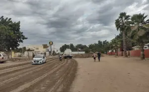 Después de 40 años, inicia la pavimentación del acceso principal al Panteón 21 de Marzo en Culiacán