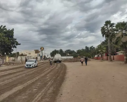 Después de 40 años, inicia la pavimentación del acceso principal al Panteón 21 de Marzo en Culiacán