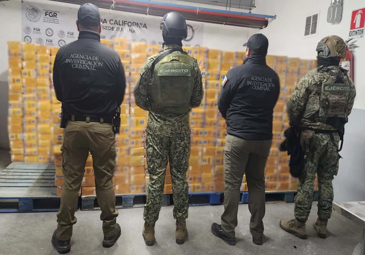 Ejército, GN y FGR decomisan más de 4 toneladas de metanfetamina en Rosarito.