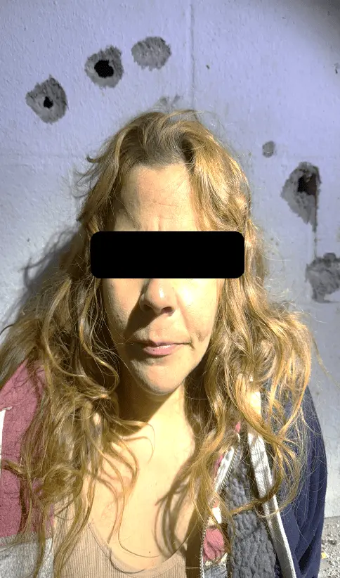 Mujer detenida en Baja California.