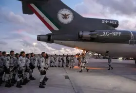 México inicia despliegue de 10 mil militares en la frontera con Estados Unidos para detener el tráfico de fentanilo