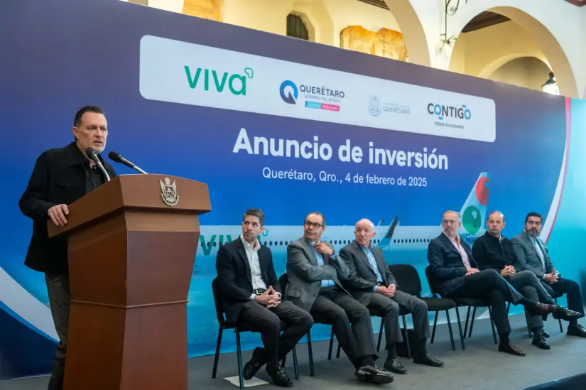 Durante el anuncio del nuevo hangar de Viva Aerobus en Querétaro. Foto: Cortesía