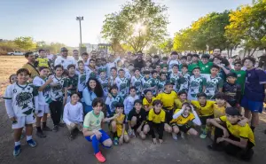 Juan de Dios Gámez da inicio a la construcción de la cancha de pasto sintético en Culiacán