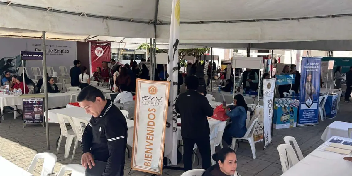 Feria del empleo en Guamúchil.