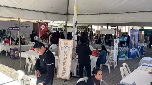 Feria del empleo en Guamúchil.