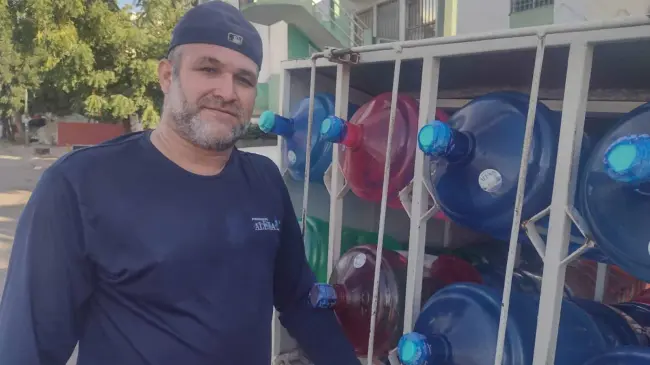 Con su trabajo Fredy Rubio recibe la satisfacción y agradecimiento de la gente de Alturas del Sur. Foto: Jacqueline Sánchez.