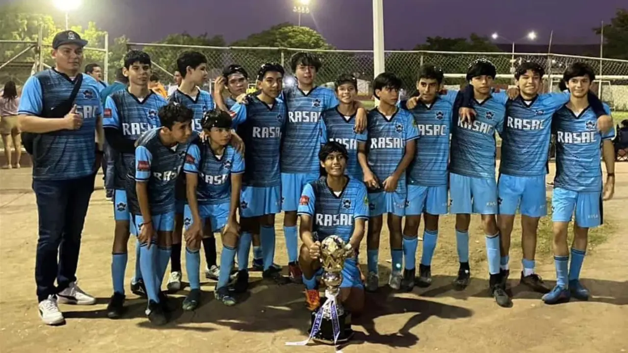 Los integrantes del Club de Fútbol Rasac, te esperan para que formes parte del equipo. Foto: Cortesía.