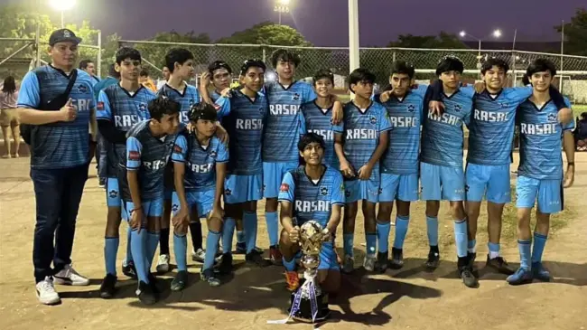 Los integrantes del Club de Fútbol Rasac, te esperan para que formes parte del equipo. Foto: Cortesía.
