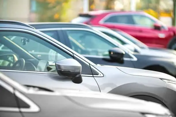 Realiza tu trámite de revalidación vehicular en Chihuahua. Foto: iStock. 