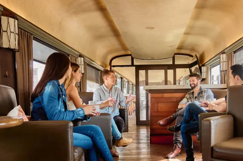 Interior del tren Chepe Express
