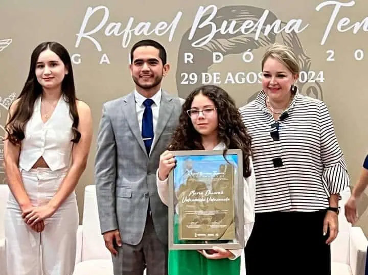 En 2024, María Dinorah, se hizo acreedora al Premio Estatal de la Juventud Rafael Buelna Tenorio en la categoría 