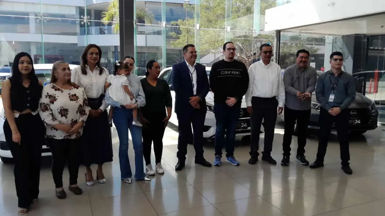 Los ganadores de la Rifa de la Filantropía se llevan 5 autos del año