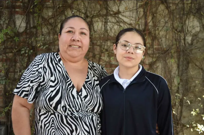 Elia Lucía Valenzuela, le brinda el apoyo total a su hija 
 María Dinorah. Foto: Lino Ceballos