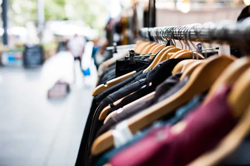 Venta de ropa. Foto. Pixabay.