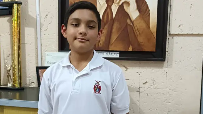 Ezequiel Lara Rivera es un joven de excelencia que inspira a sus compañeros en la Secundaria General No.1 Moisés Sáenz.