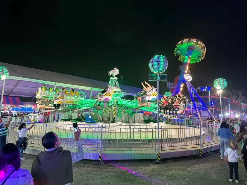 La Feria de Texcoco incluye juegos mecánicos entre sus atracciones. Foto: Cortesía